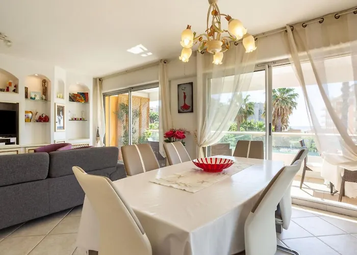 Апартаменти Les Palmiers-2 By Interhome *