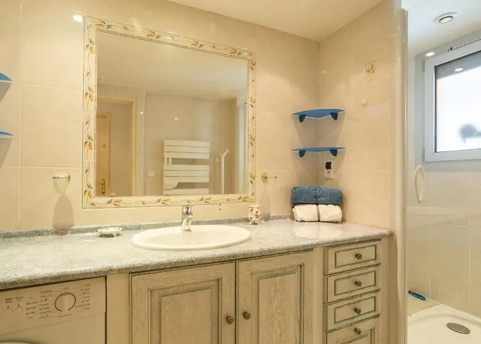 Les Palmiers-2 By Interhome Ле-Лаванду