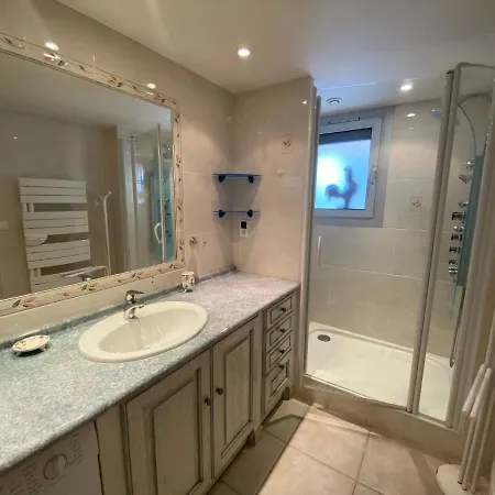 Les Palmiers-2 By Interhome * Le Lavandou