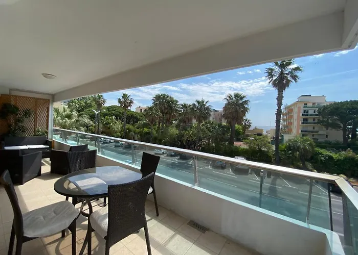 Les Palmiers-2 By Interhome